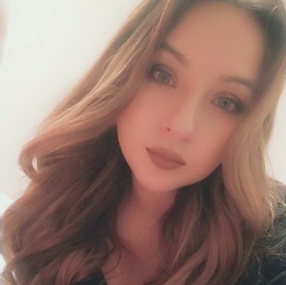 Meet your Posher! 🤗🤗 - Picture 3 of 3